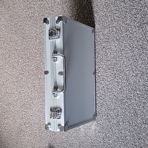 200 Poker Chips Cards and Case - Picture 2 of 4